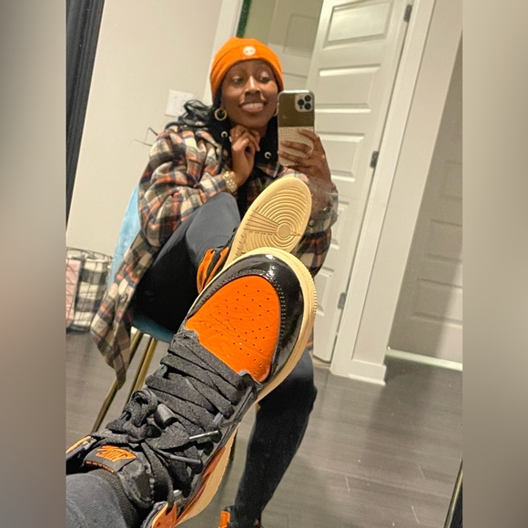 ๐ The Girl Behind The Closet ๐ - Picture 3 of 8